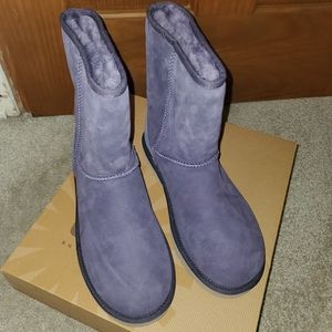 Never worn purple ugg boots